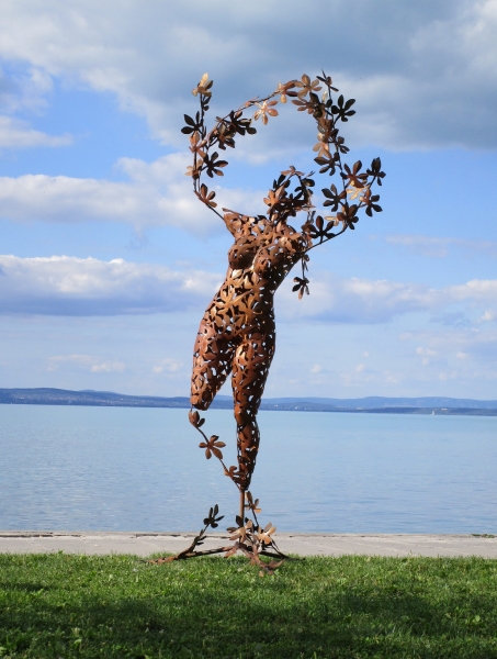 Female act garden sculpture rusty